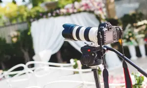 Fotograf czy kamerzysta na wesele – co wybrać, aby nie żałować?
