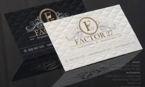 Eleganckie wizytówki z tłoczonym wzorem i złotym hot-stampingiem. Druk wypukły dodaje im luksusowego charakteru.