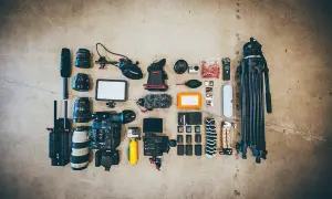 Ile zarabia fotograf produktowy? Odkryj prawdziwe zarobki w branży