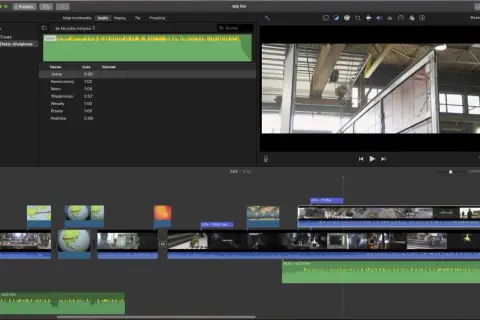Edycja filmu w iMovie: oś czasu z klipami wideo, ścieżkami audio i podglądem sceny przemysłowej.