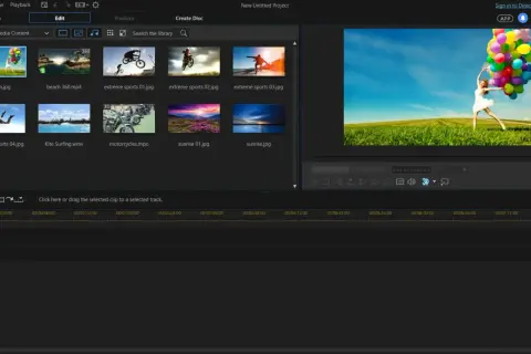 Interfejs programu PowerDirector z widokiem biblioteki multimediów i podglądem wideo. Użytkownik przygotowuje projekt, wybierając klipy.