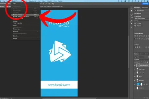Menu "Obraz" w programie Photoshop, z zaznaczoną opcją "Rozmiar obrazu". W tle widoczny projekt graficzny z logo i adresem strony, jakby przygotowany przez **acrobatę** do druku.