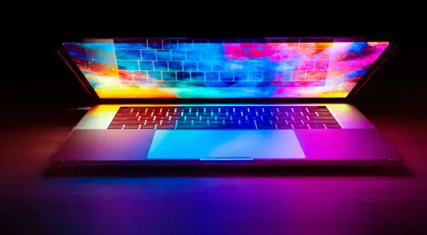 Jaki laptop do Photoshopa? Wybierz najlepszy model do edycji zdjęć