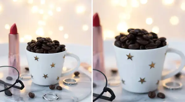 Filiżanka kawy, szminka i pierścionki na tle światełek. Efekt bokeh co to? To rozmyte kółka światła.