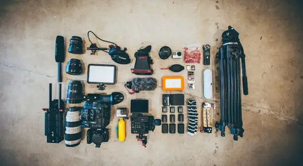 Ile zarabia fotograf produktowy? Odkryj prawdziwe zarobki w branży