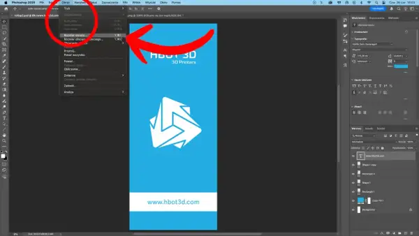 Menu "Obraz" w programie Photoshop, z zaznaczoną opcją "Rozmiar obrazu". W tle widoczny projekt graficzny z logo i adresem strony, jakby przygotowany przez **acrobatę** do druku.